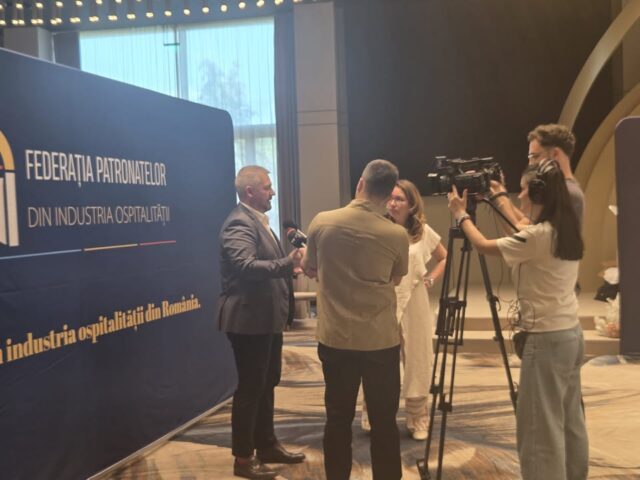 Un dialog deschis între industrie și autorități este esențial pentru dezvoltarea unui sector al ospitalității modern, competitiv și orientat către calitate.În cadrul Conferinței Naționale FPIOR „Anatomia Ospitalității Românești: Costul Real al Supraviețuirii”, avem onoarea de a-l avea alături de noi pe domnul Bekesi Csaba, Președintele Autorității Naționale pentru Protecția Consumatorilor (ANPC).Îi mulțumim pentru prezență, deschidere și disponibilitatea de a participa la un dialog constructiv cu reprezentanții industriei ospitalității din întreaga țară. Considerăm că parteneriatul dintre autorități și mediul de afaceri reprezintă una dintre condițiile esențiale pentru creșterea standardelor de calitate, consolidarea încrederii consumatorilor și dezvoltarea sustenabilă a sectorului HoReCa.FPIOR susține permanent dialogul instituțional și colaborarea bazată pe profesionalism, responsabilitate și respect reciproc.#fpior #industriaospitalitatii #conferintafpior #IndustriaOspitalitatii #turismromanesc #horeca #IndustriaHORECA #federatiapatronatelordinindustriaospitalitatiiAsociatia Horeca Oltenia
Breasla Cârciumarilor Brașoveni
Organizația Patronală Horeca Transilvania - OPHT
Organizația Patronala Horeca Sibiu
HoRe Ca’n Maramu
Asociatia Patronala Costinesti
Patronatul Horeca Dâmbovița
Asociatia Patronala Eforia Turistica
Asociatia Horeca Arges
Asociatia Ospitalitatii Bihor
HORECA Bacau
HORETIM
Asociatia Litoral - Delta Dunarii
Asociatia Patronala RESTO Constanta
Be Igloo PR